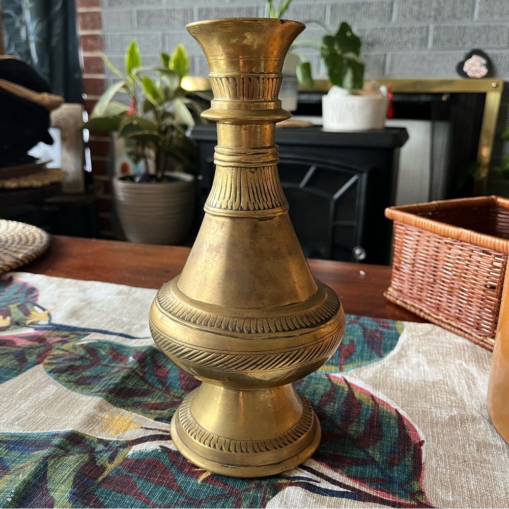 Antique Brass Heavy Vase Etched Gold India 9” Vintage Solid MCM Ornate Unique - Picture 3 of 10